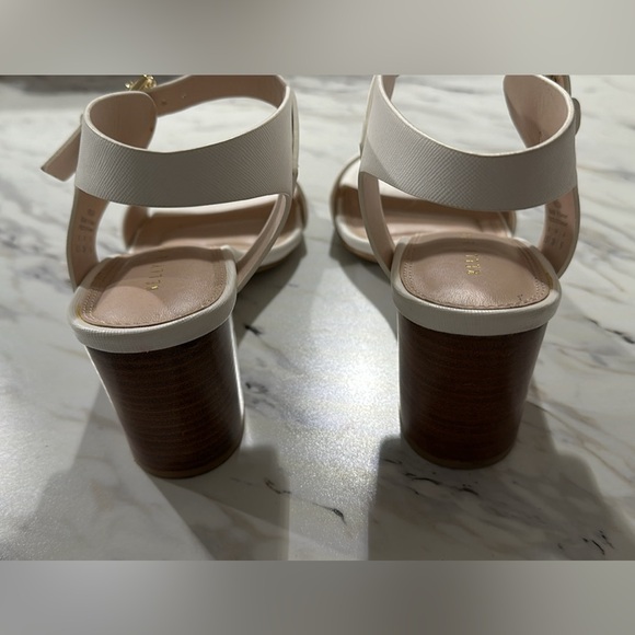 Size 8.5 women’s white with brown faux wooded heel - only worn once - Picture 4 of 4